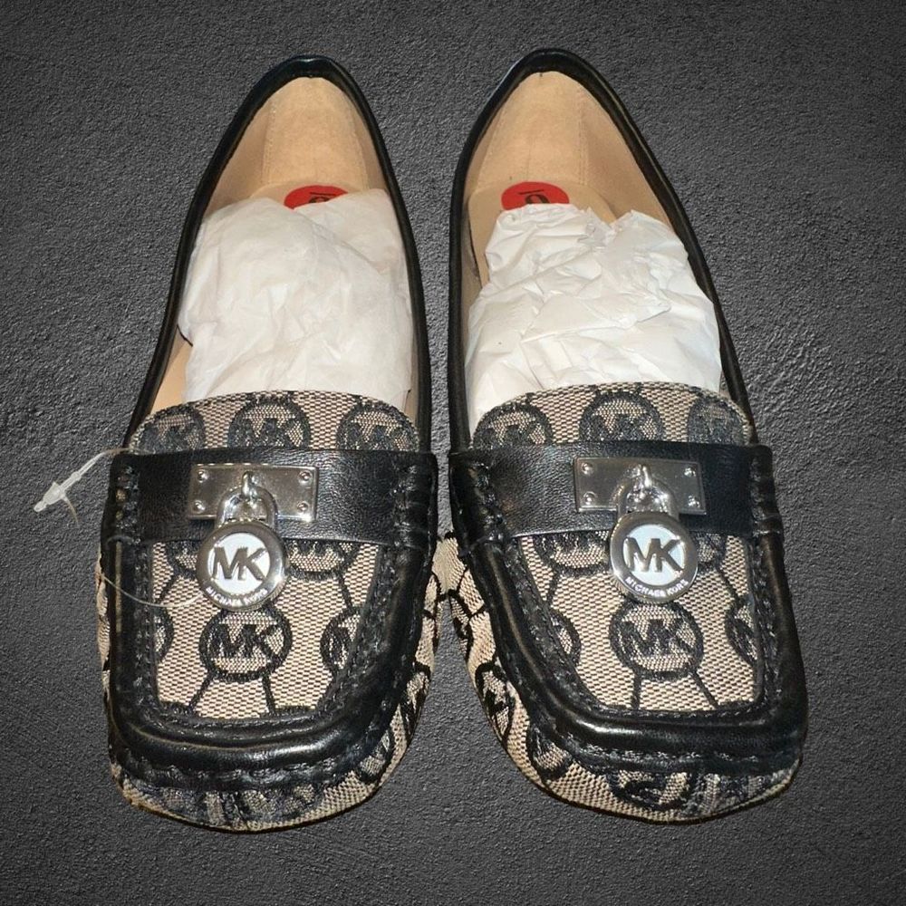 Michael Kors Women’s Size 6M/36M Shoes Black and Tan Leather Flat Loafers - Picture 2 of 10